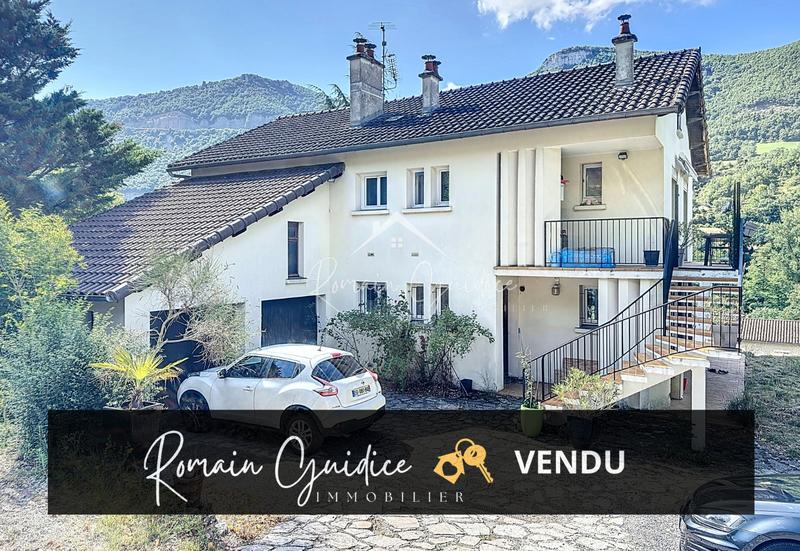 Appartement - 98 m² - 4 pièces