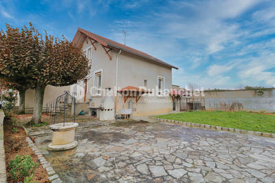 Maison - 180 m² - 8 pièces