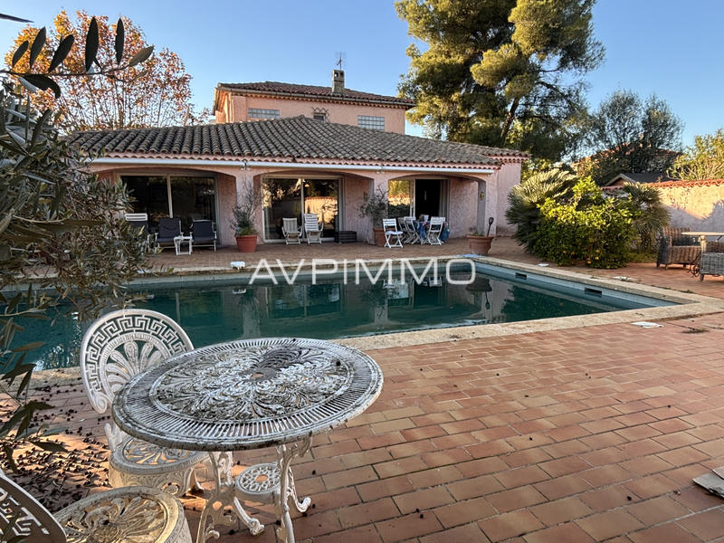 Villa - 328 m² - 7 pièces