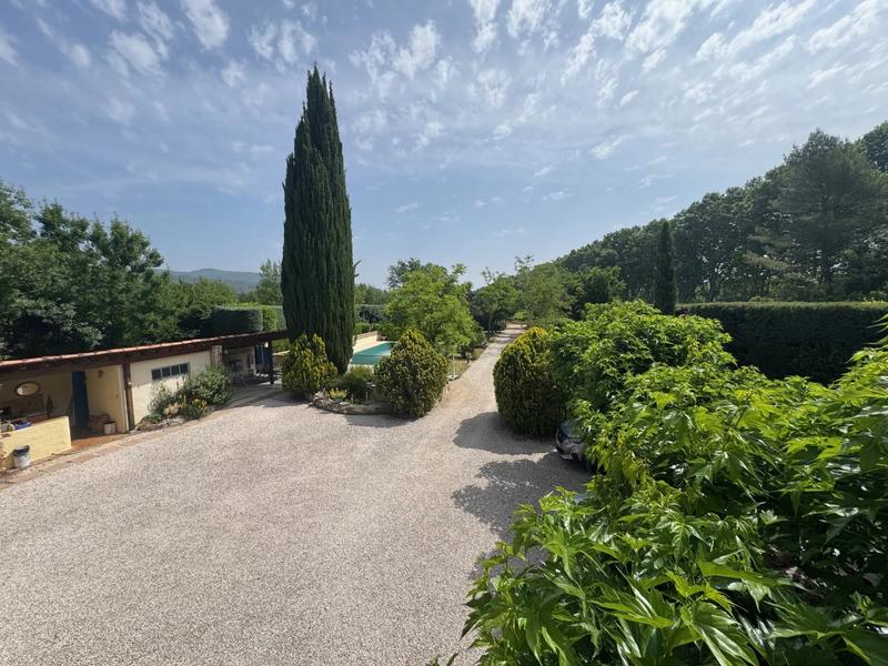 Maison - 237 m² - 9 pièces