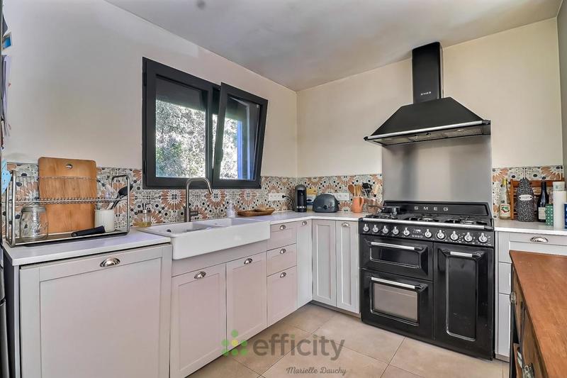 Maison - 250 m² - 9 pièces