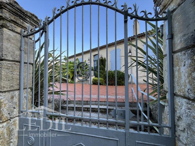 Château - 697 m² - 5 pièces