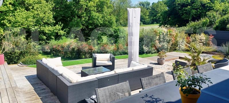 Demeure - 250 m² - 9 pièces