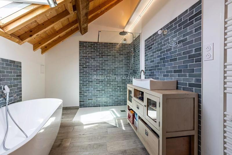 Maison - 226 m² - 8 pièces