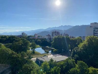 Appartement - 93 m² - 4 pièces