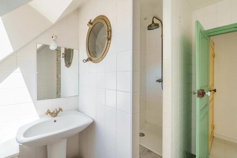 Maison - 201 m² - 9 pièces