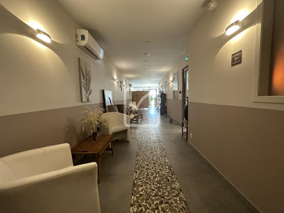 Local commercial - 244 m² - 14 pièces