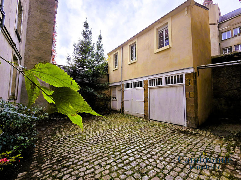 Appartement - 249 m² - 8 pièces