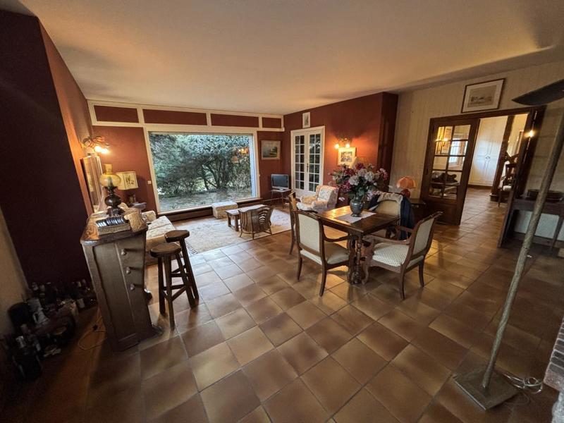 Maison - 220 m² - 9 pièces