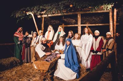 Montée aux flambeaux vers la crèche vivante