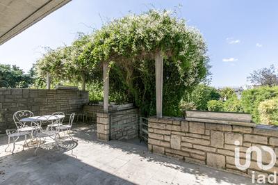 Maison - 230 m² - 12 pièces