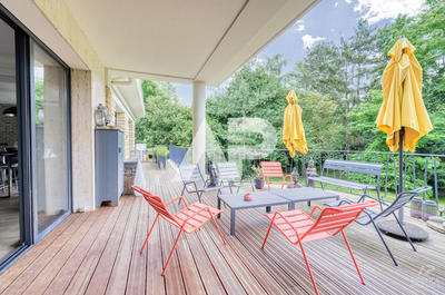 Maison - 278 m² - 11 pièces