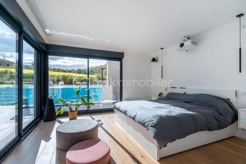 Maison - 180 m² - 6 pièces