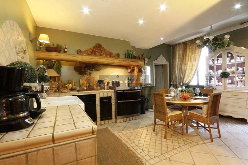 Maison - 600 m² - 15 pièces