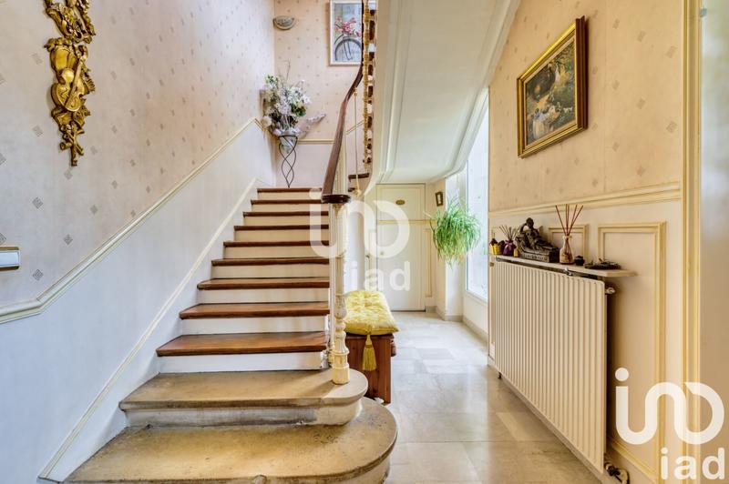 Maison - 323 m² - 11 pièces