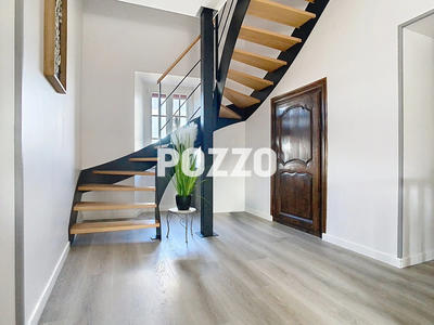 Maison - 360 m² - 14 pièces