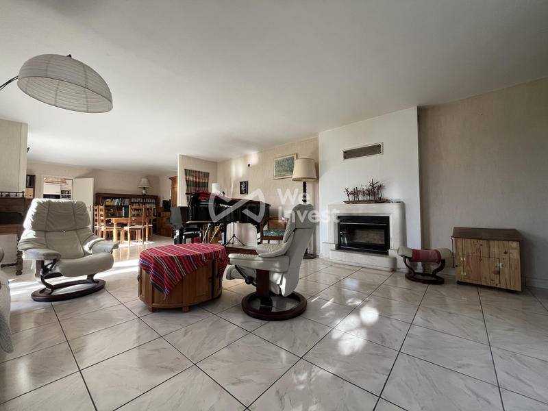 Maison - 240 m² - 7 pièces