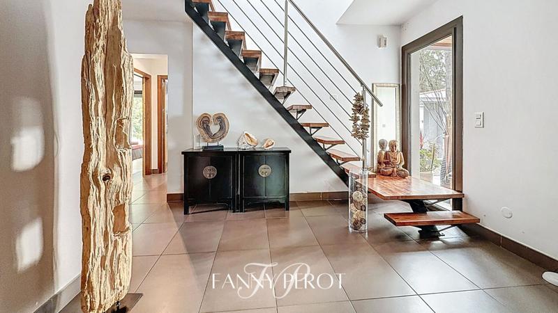 Maison - 205 m² - 6 pièces