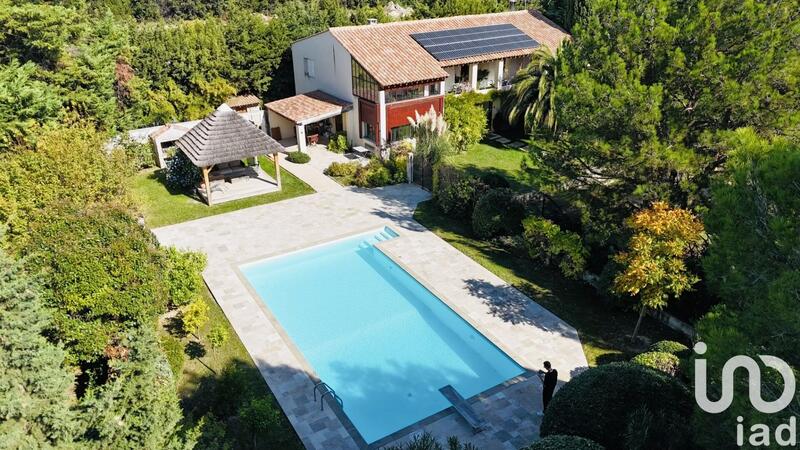 Maison - 300 m² - 8 pièces