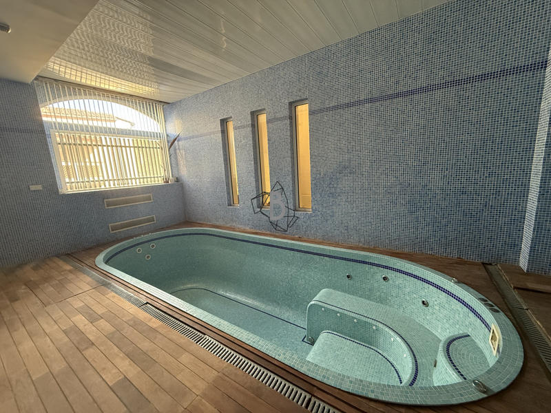 Maison - 236 m² - 7 pièces