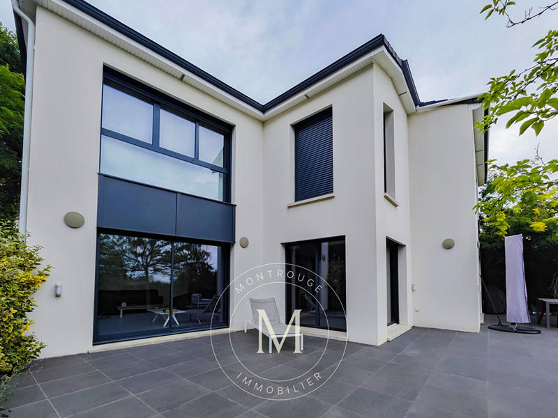 Maison - 202 m² - 8 pièces