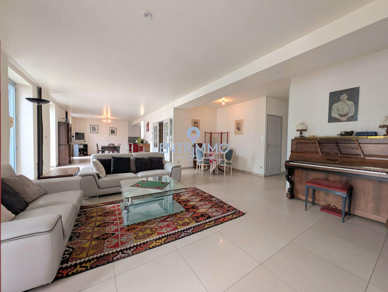 Appartement - 200 m² - 6 pièces