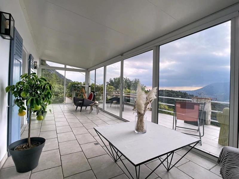 Maison - 201 m² - 5 pièces