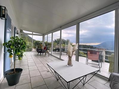 Maison - 201 m² - 5 pièces