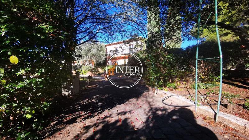 Villa - 270 m² - 6 pièces