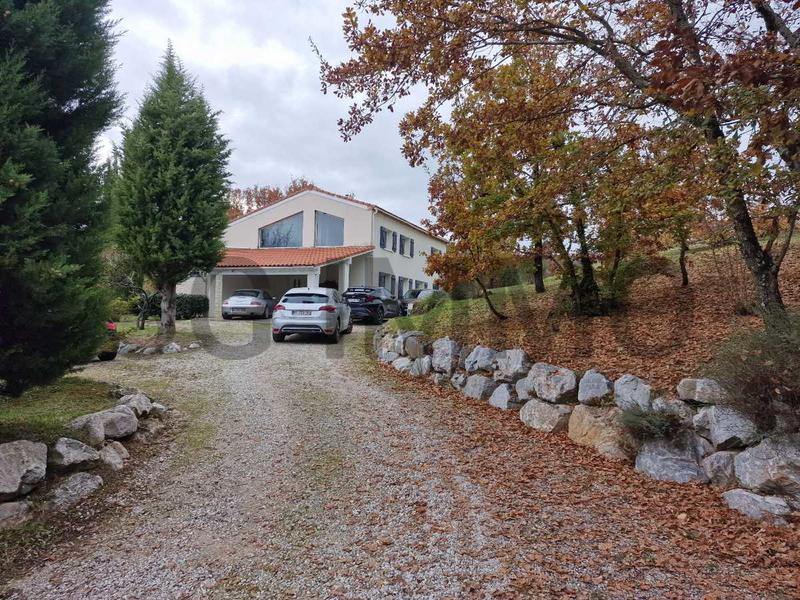 Maison - 184 m² - 6 pièces