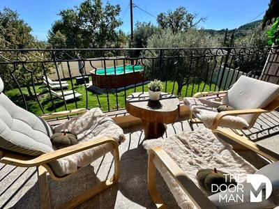 Maison - 310 m² - 13 pièces