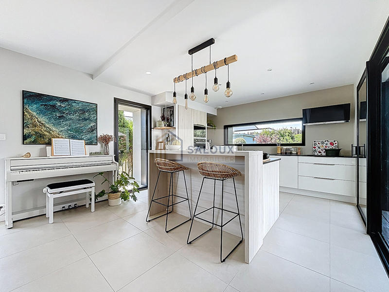 Maison - 184 m² - 7 pièces