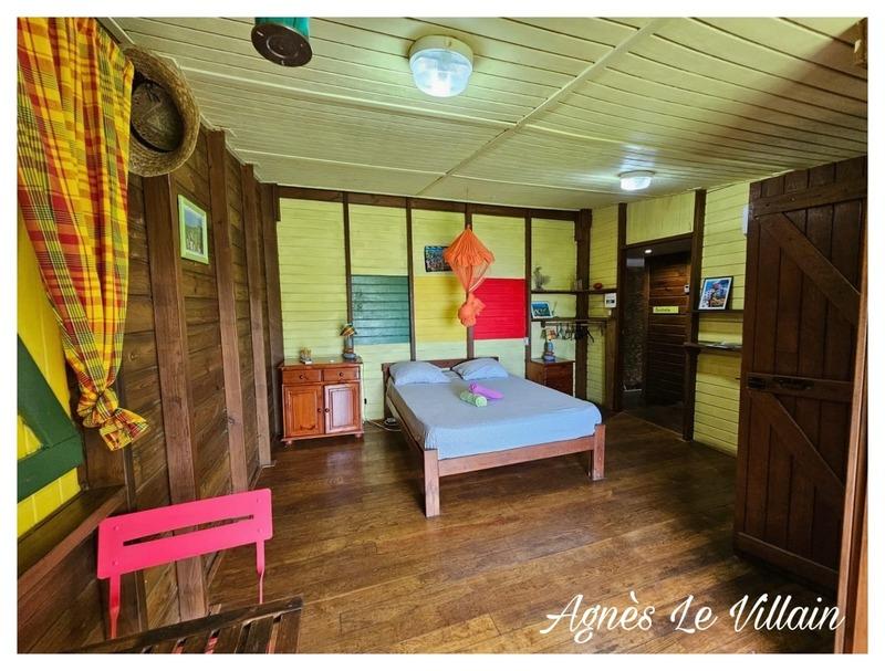 Maison de bois - 182 m² - 10 pièces