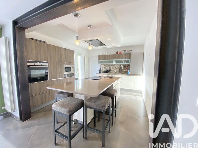 Maison - 180 m² - 8 pièces