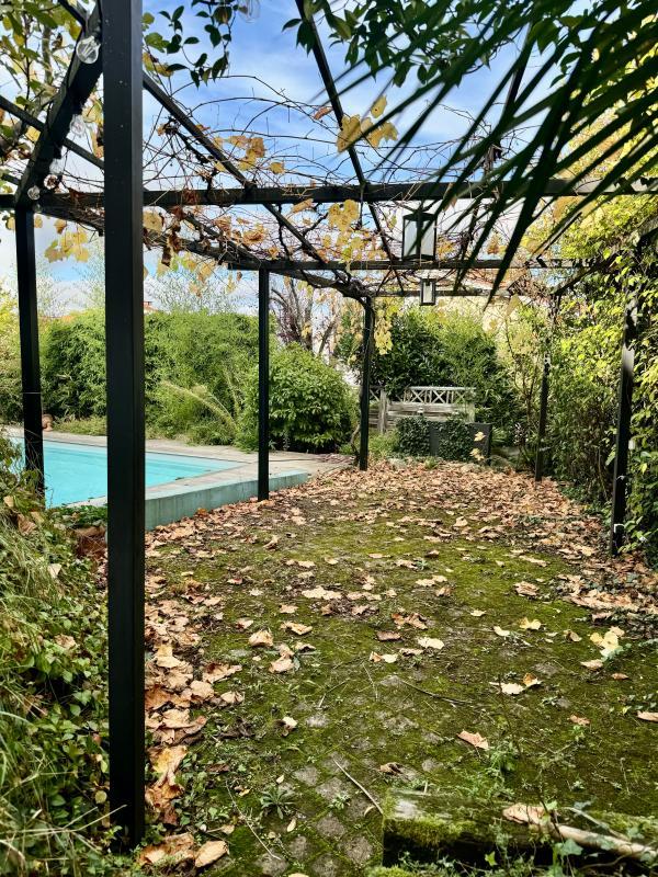 Demeure - 246 m² - 5 pièces