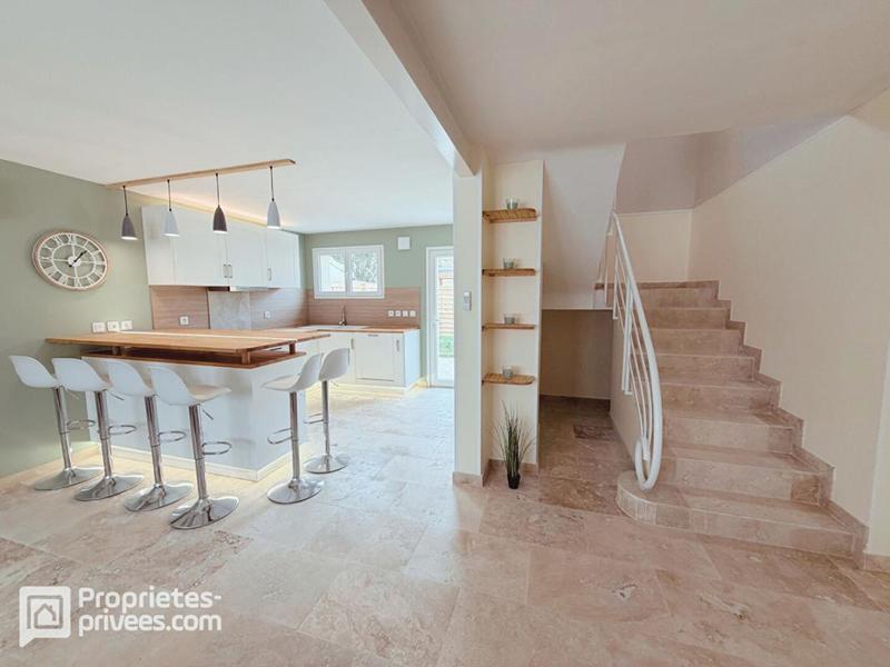 Maison - 99 m² - 5 pièces