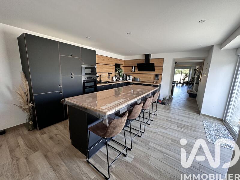 Maison - 200 m² - 8 pièces