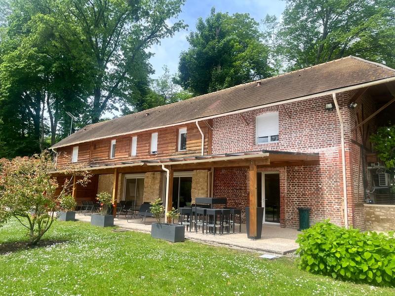 Demeure - 1 736 m² - 30 pièces