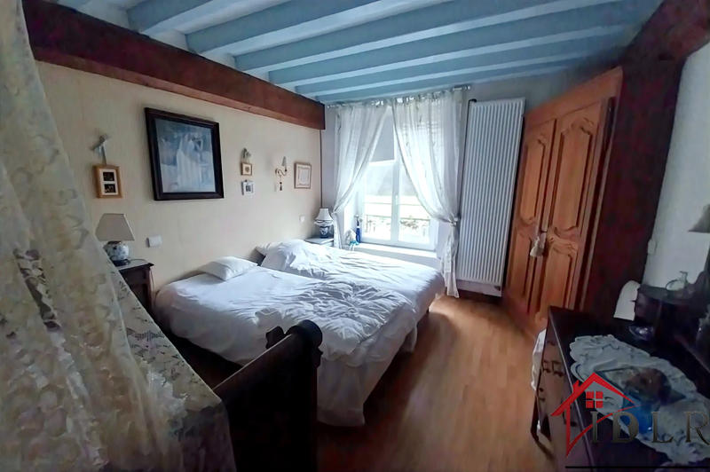 Maison - 300 m² - 7 pièces