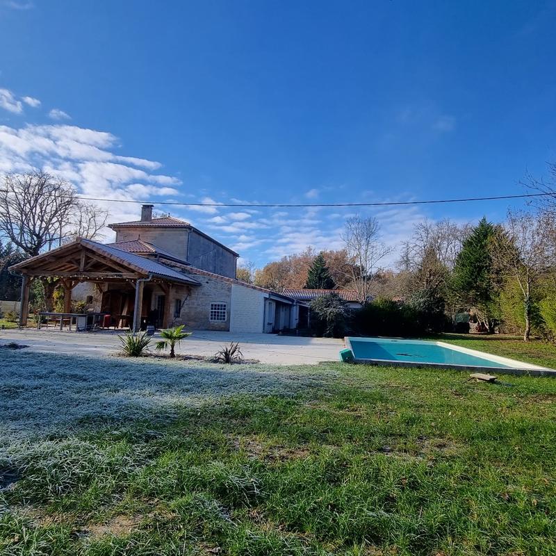 Maison - 342 m² - 8 pièces