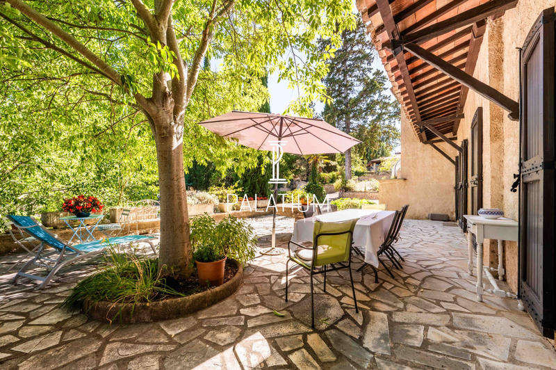 Château - 469 m² - 9 pièces