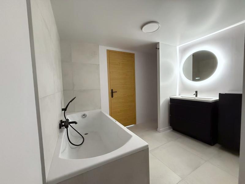 Appartement - 85 m² - 5 pièces