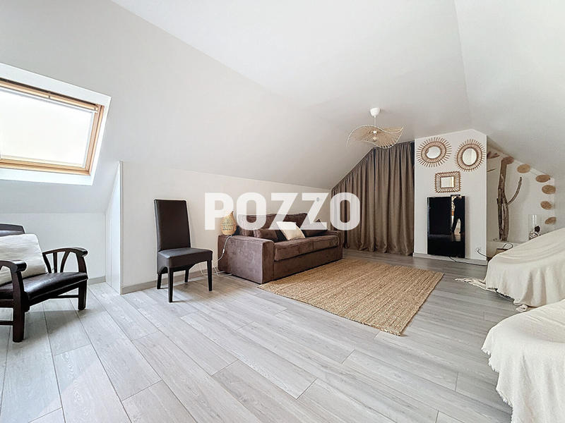 Maison - 230 m² - 7 pièces
