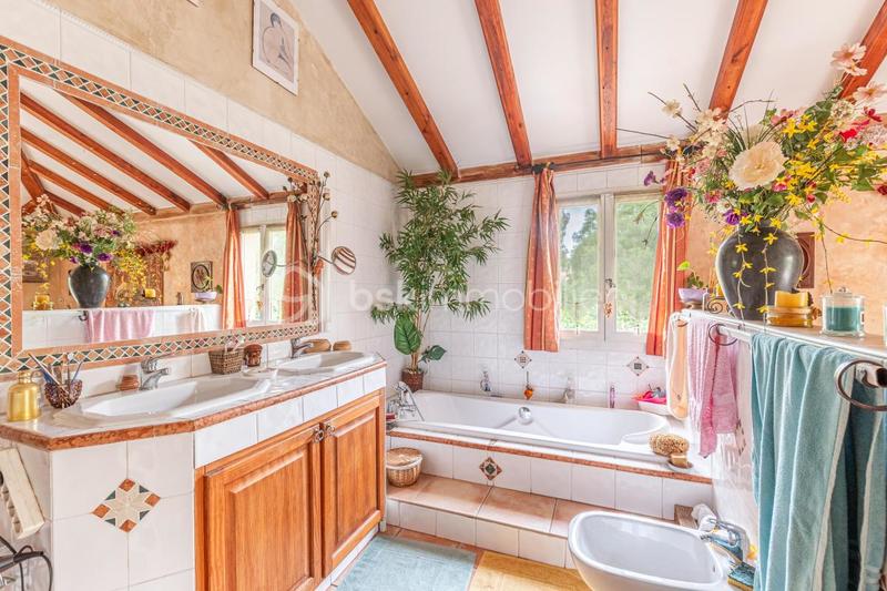 Maison - 250 m² - 10 pièces