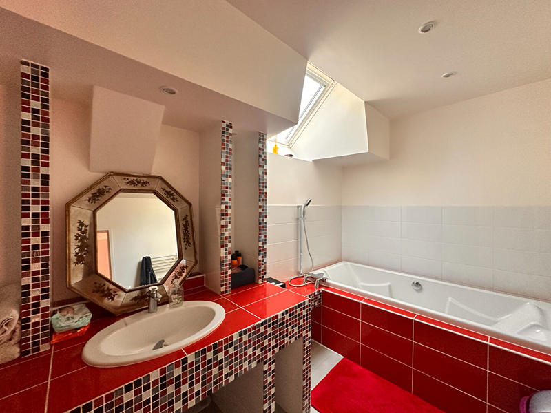 Maison - 220 m² - 6 pièces