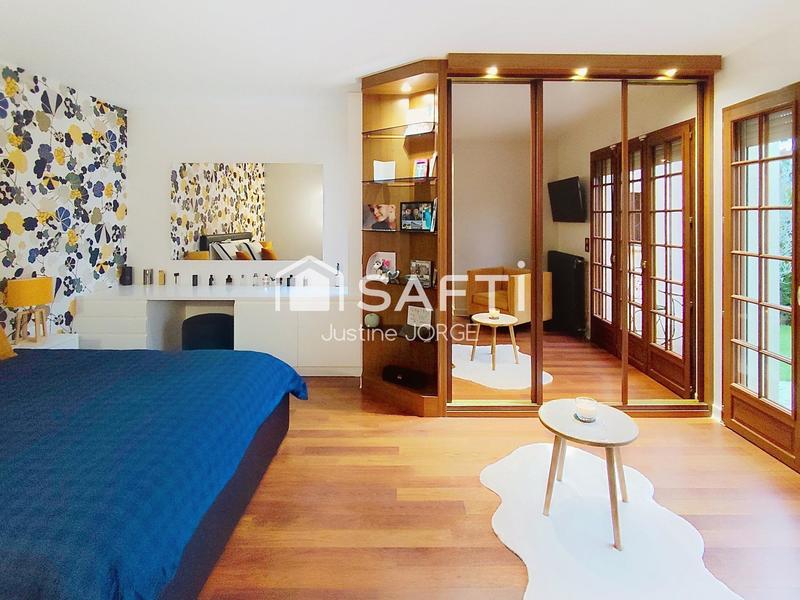 Maison - 228 m² - 7 pièces