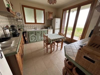 Maison - 96 m² - 4 pièces