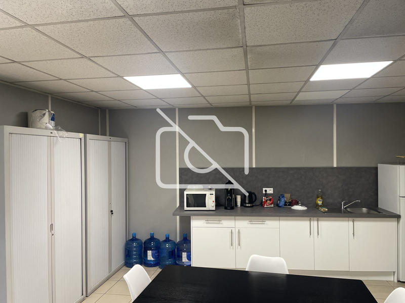 Entrepôt - 3 000 m²