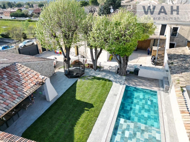 Propriété - 407 m² - 12 pièces