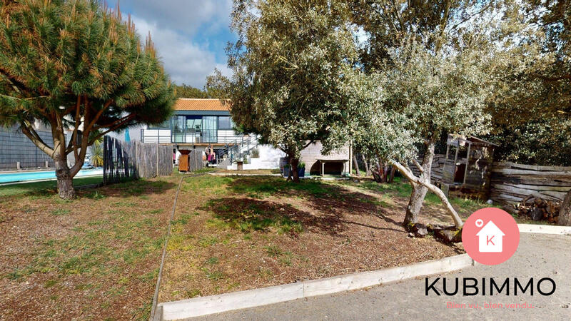 Maison - 214 m² - 6 pièces